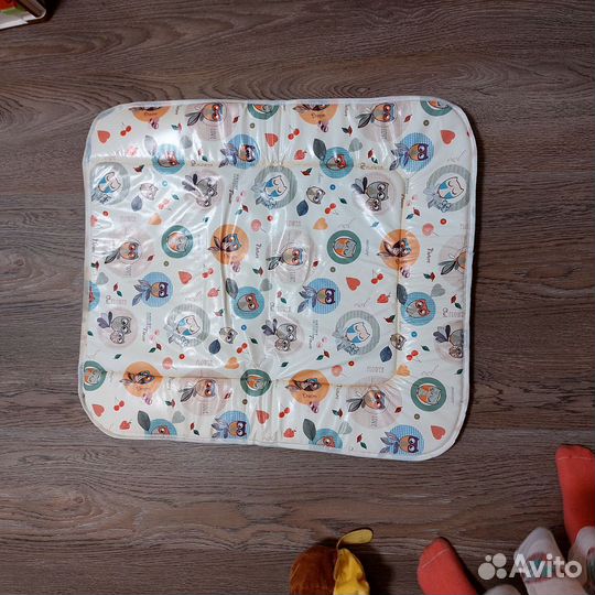 Детские весы, дождевик, накладка для пеленальника