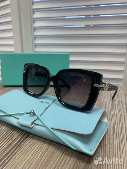Солнцезащитные очки Tiffany and Co