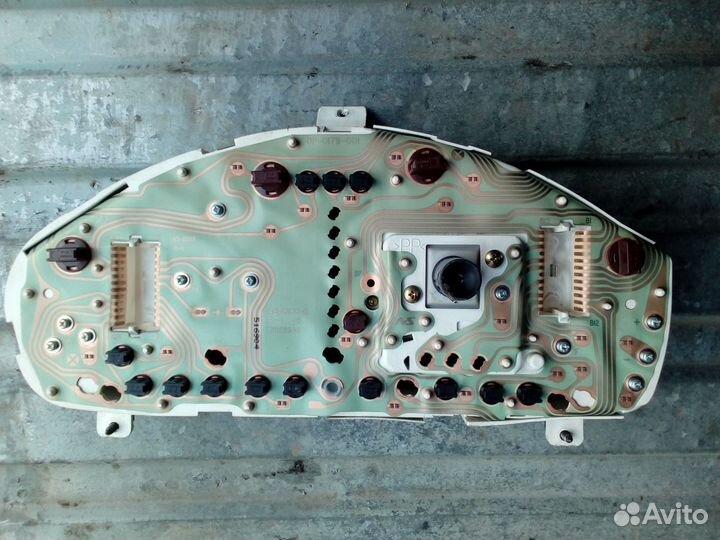 Щиток приборов Mitsubishi Carisma 1.8 MT 95-99