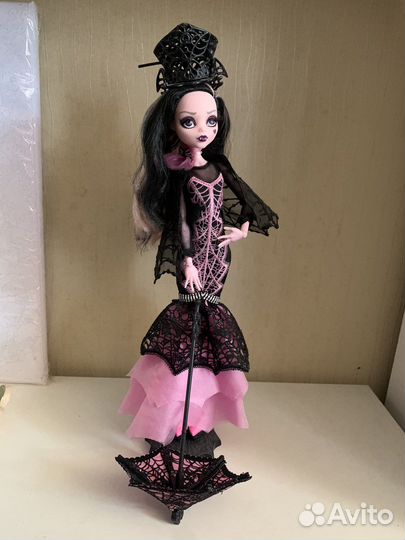 Draculaura Collector