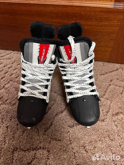 Коньки хоккейные