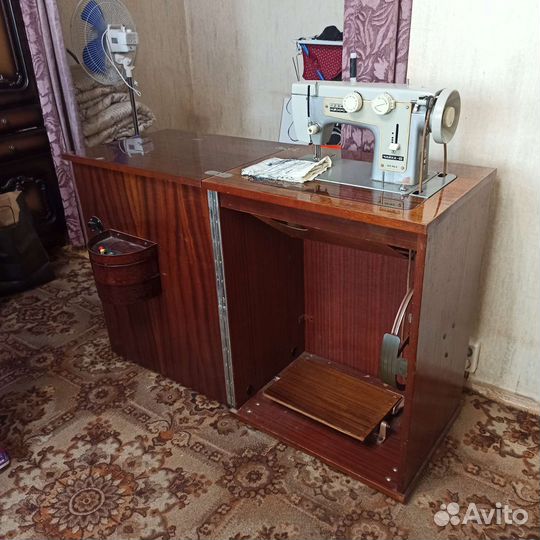 Швейная машина Чайка 3