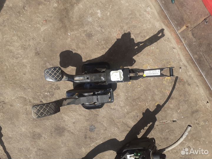 Педаль газа Skoda Fabia