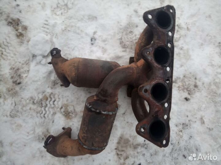 Выпускной коллектор Фольксваген Пассат В6 2006г