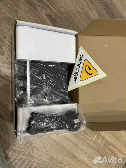 Звуковая карта behringer umc22