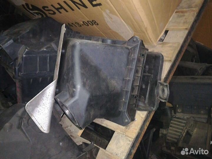 Корпус воздушного фильтра Audi A4