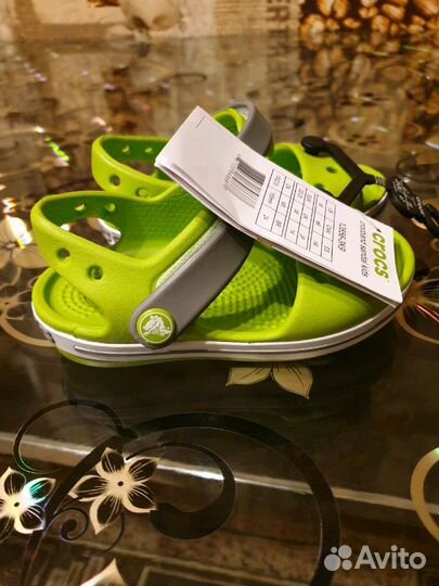 Босоножки crocs