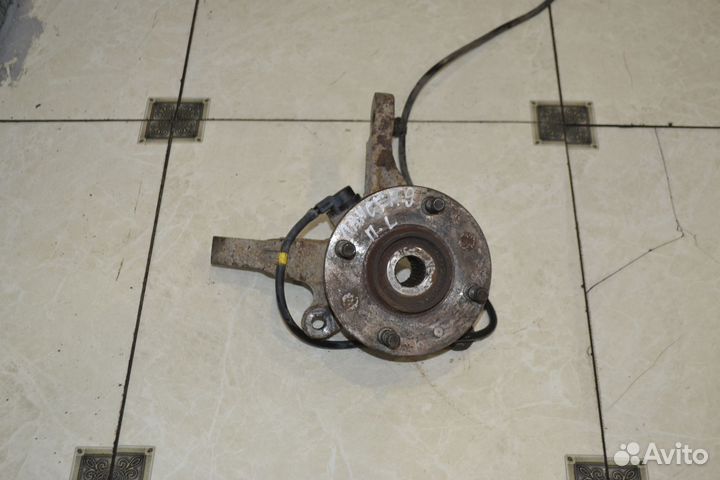 Поворотный кулак передний левый Mitsubishi Lancer