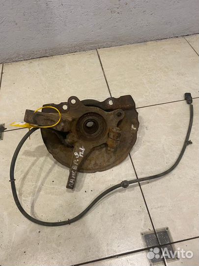 Поворотный кулак передний левый Mitsubishi Lancer