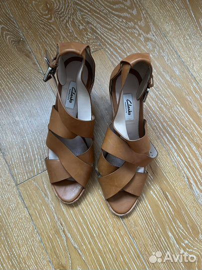Босоножки женские на каблуке
