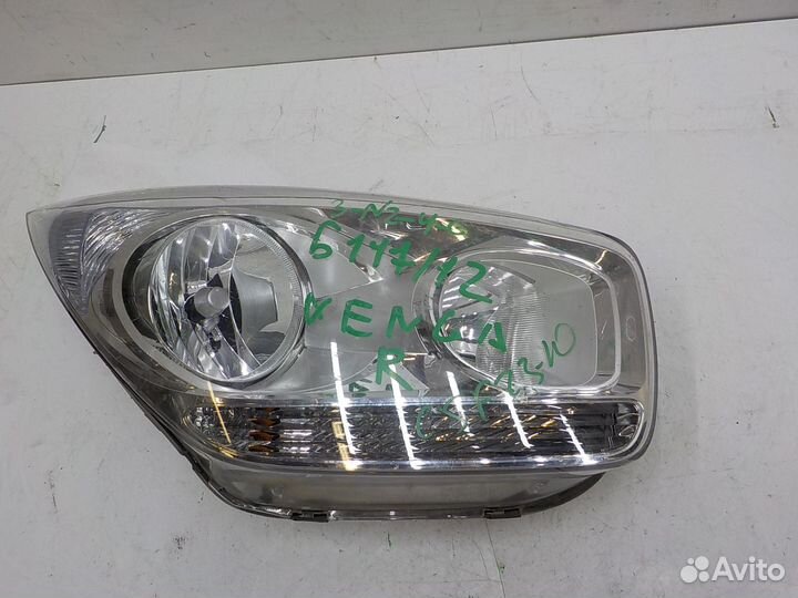 Фара правая Kia Venga 2010