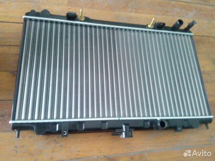 Радиатор на ниссан примера 00 - 07 г.в