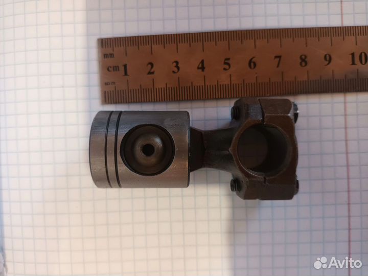 Брелок (поршень)