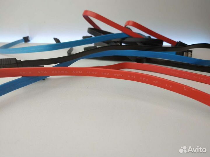 SATA 3 кабель с защёлкой, Новый