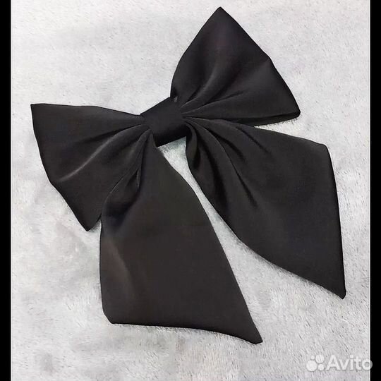 Бант на заколке черный