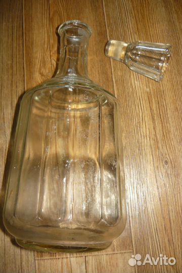 Графин с пробкой-рюмкой