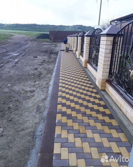 Укладка тротуарной плитки брусчатка