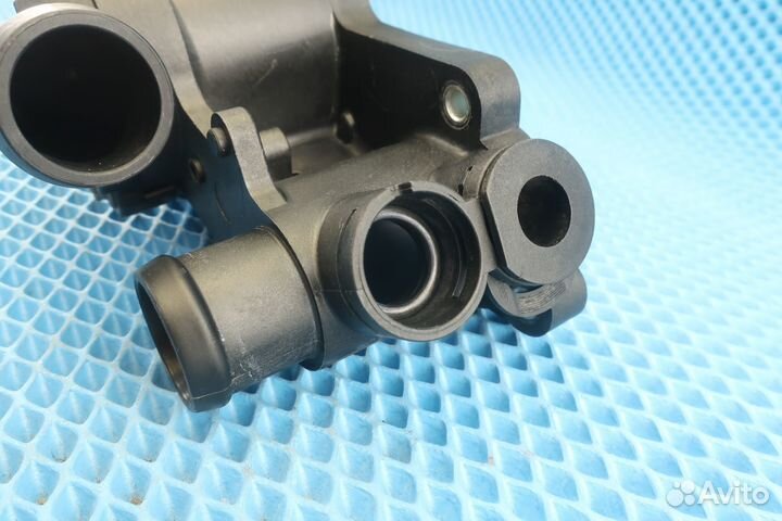 Корпус термостата Skoda Fabia 2