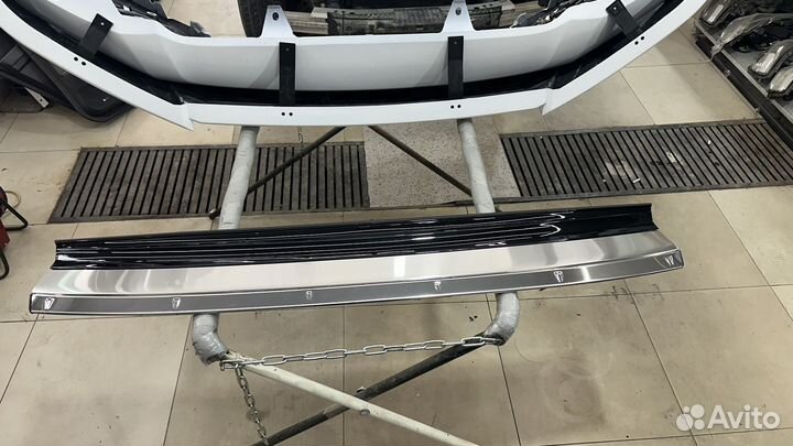 Задняя планка бампера LX570