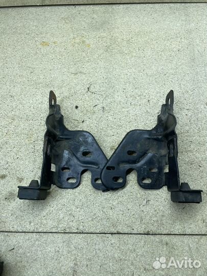 Кронштейны замков капота volvo 850