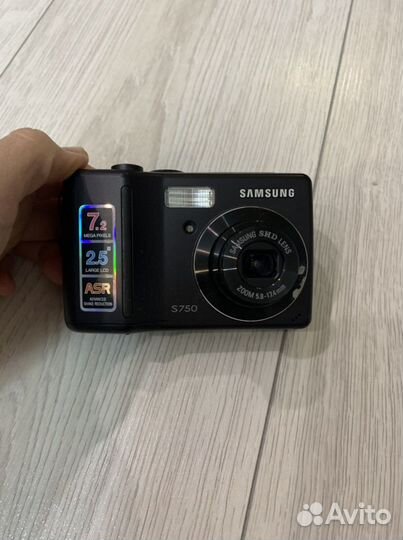 Компактный фотоаппарат