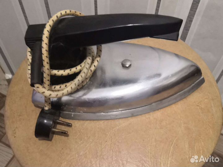 Утюг старинный