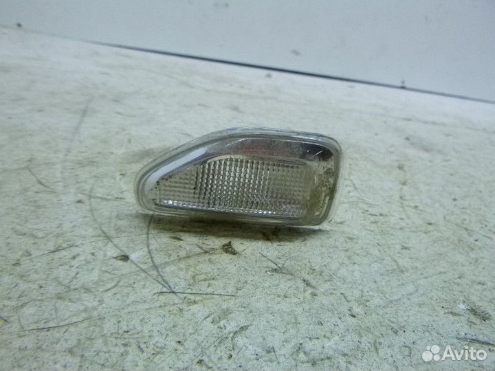 Повторитель на крыло правый Renault Sandero II (20