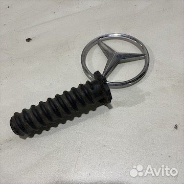 Болт крепления запасного колеса Мерседес w204