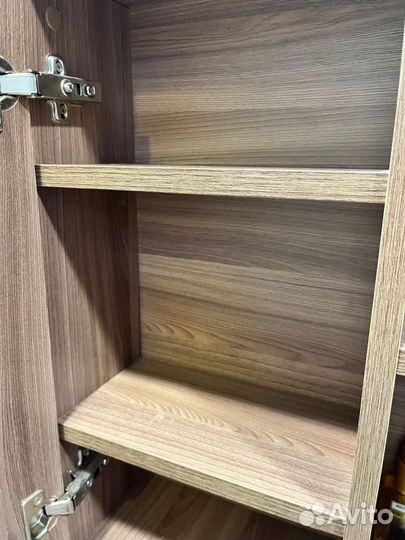 Столик с зеркалом, туалетный столик