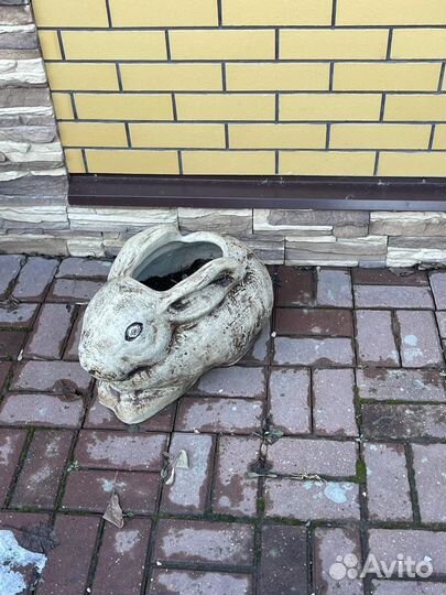 Каменные уличные фигуры под цветы