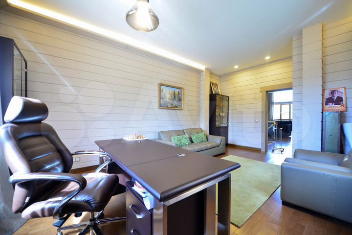 Коттедж 428 м² на участке 1,55 га