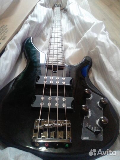 Бас гитара Yamaha trbx304