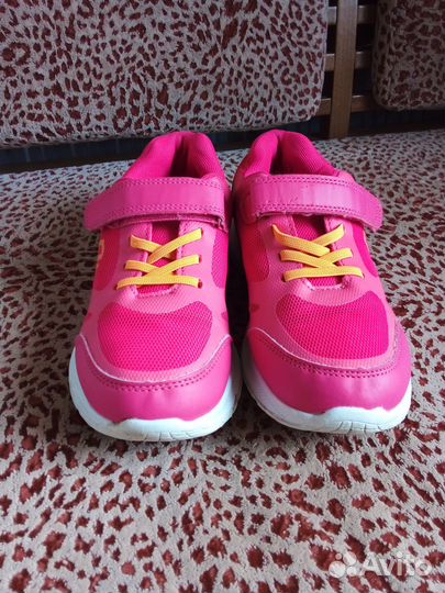 Кроссовки р.35 для девочки