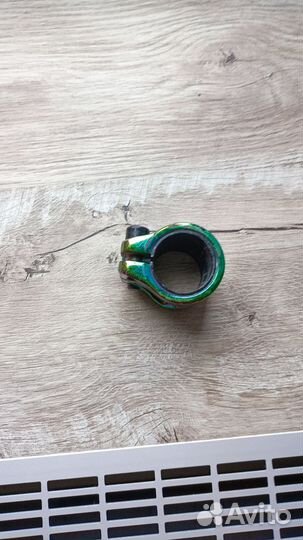 Зажим для трюкового самоката