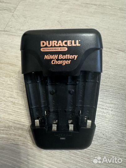 Зарядное устройство Duracell для батареек