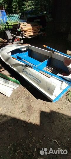Лодка Романтика в хорошем состоянии