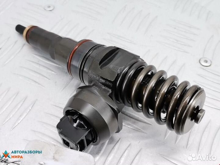 Форсунка Volkswagen Golf 4 2002 038130073AG