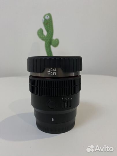 Объектив Samyang V-AF 35mm T1.9 Sony E f1.8 автофо