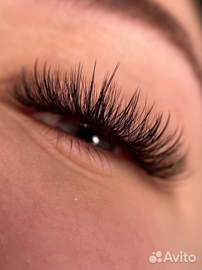 Модель на наращивание ресниц