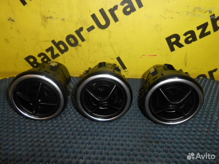 Дефлектор воздушный центральный Мерседес-Бенц W246