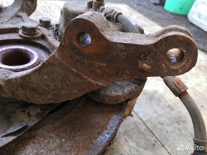 Кулак поворотный передний левый Kia Carnival 2