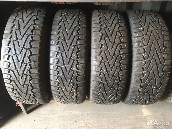 Pirelli Ice Zero 215/65 R16