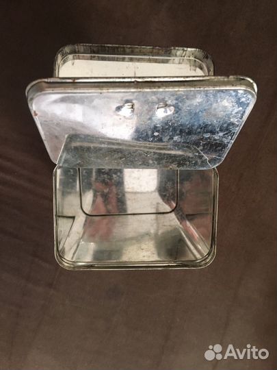 Металлическая коробка