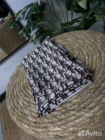 Палантин шелковый Chistian Dior