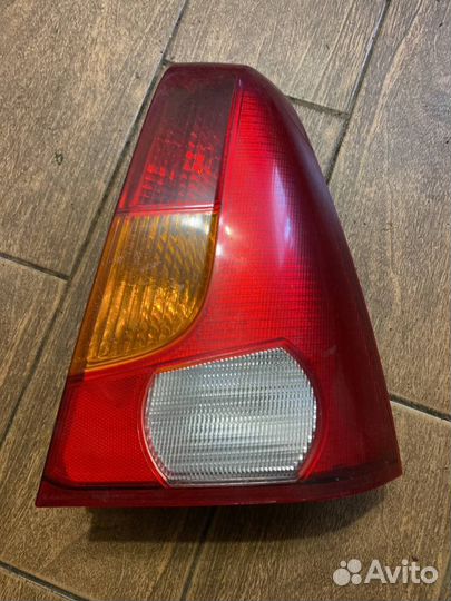 Фонарь задний правый Renault Logan 1