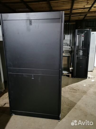 Серверный шкаф APC NetShelter SX 42U (750*1070мм)