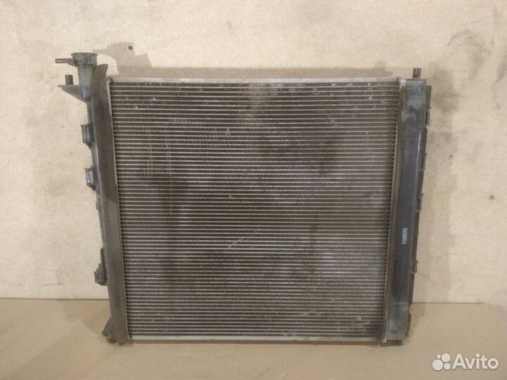 Радиатор охлаждения двигателя Kia Sportage III 2.0