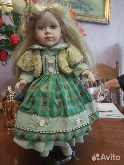 Кукла фарфоровая коллекционная