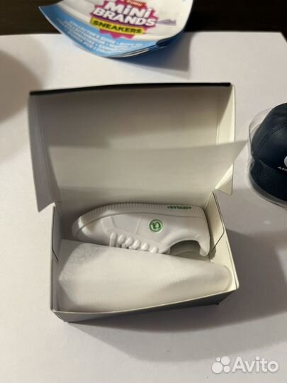 Набор аксессуаров zuru mini brands sneakers