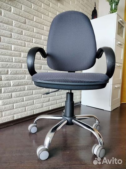 Стул кресло офисный на колесах